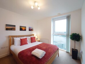 1 Schlafzimmer, Schreibtisch, Bügeleisen/Bügelbrett, Reisekinderbett