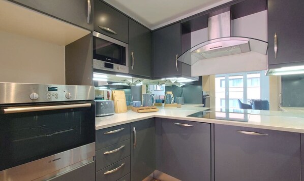 Cookware/dishes/utensils