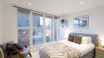 2 bedrooms, desk, iron/ironing board, travel crib