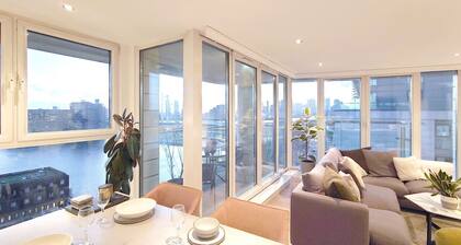 Deluxe Two Bed Apartment with River & City Views