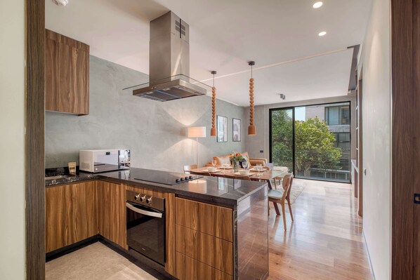 Fridge, microwave, oven, stovetop