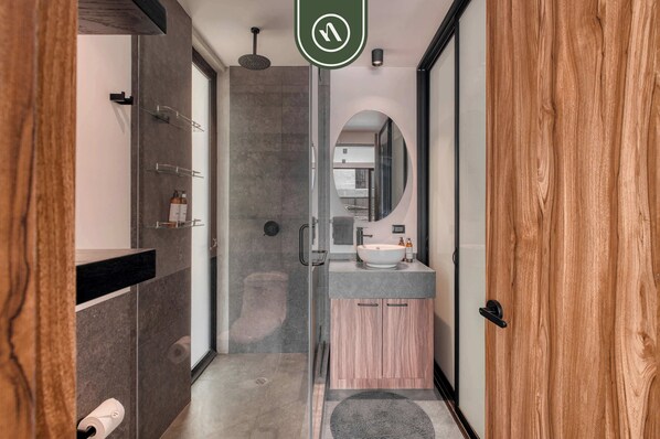 صورة غير مصنفة، 1 من 35، زرّ