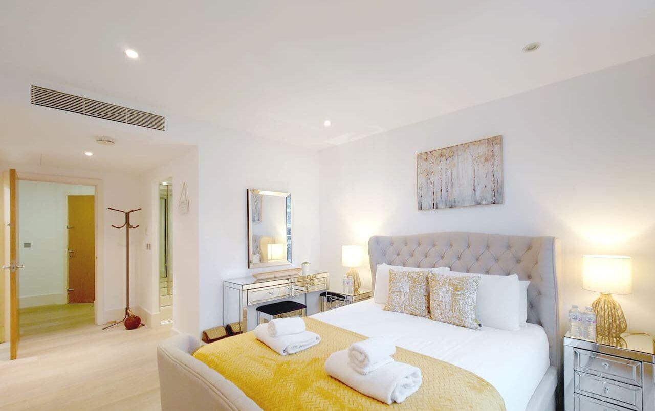 1 bedroom, desk, WiFi