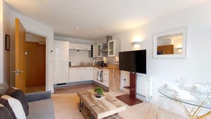 Living area - One Bedroom Apartment with Garden View (London)