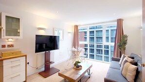 Living area - One Bedroom Apartment with Garden View (London)