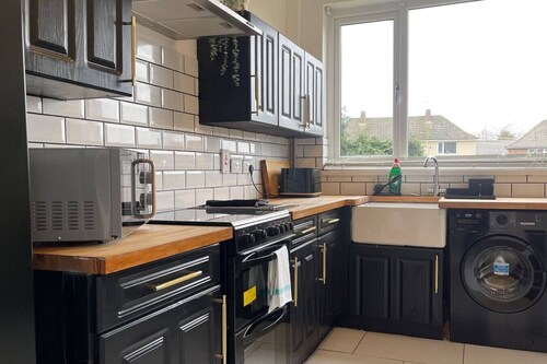 Fully Serviced Three Bed House in Durham