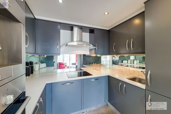 Fridge, microwave, oven, stovetop