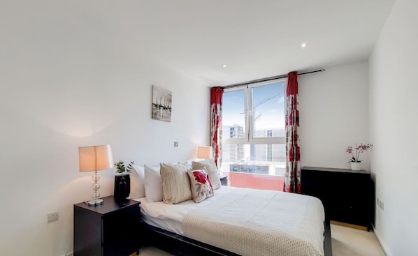 2 habitaciones, tabla de planchar con plancha, cuna de viaje y wifi