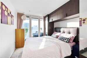 2 bedrooms, desk, iron/ironing board, travel cot