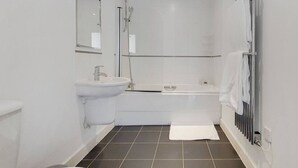 Unclassified image, 2 of 7, button - Standard Ensuite Room (London)