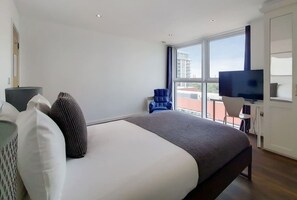 1 bedroom, desk, iron/ironing board, WiFi