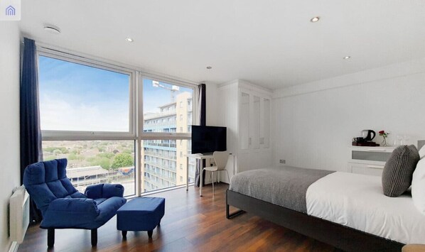 1 bedroom, desk, iron/ironing board, WiFi