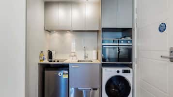 Coffee/tea maker, microwave, oven, stovetop