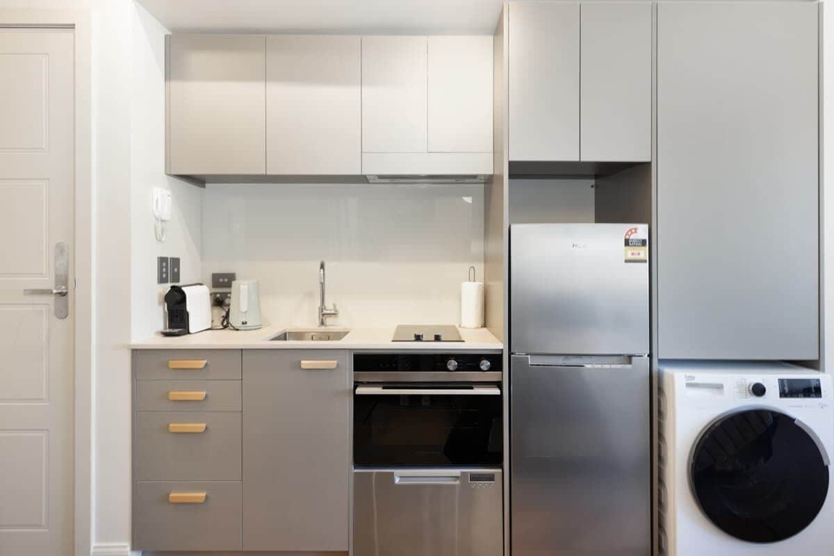 Coffee/tea maker, fridge, microwave, oven