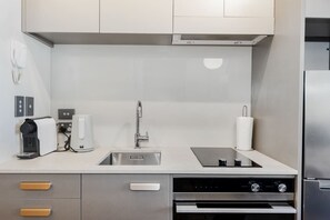 Coffee/tea maker, fridge, microwave, oven