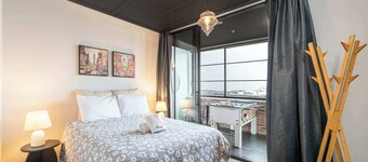Sunny 3BR Petone Apt – Ocean Views, Walk to Shops