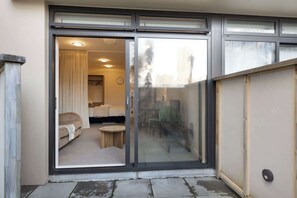 Terrace/patio - Mt Victoria Studio - Kitchen, Bath Tub, Sleeps 2 (Wellington)