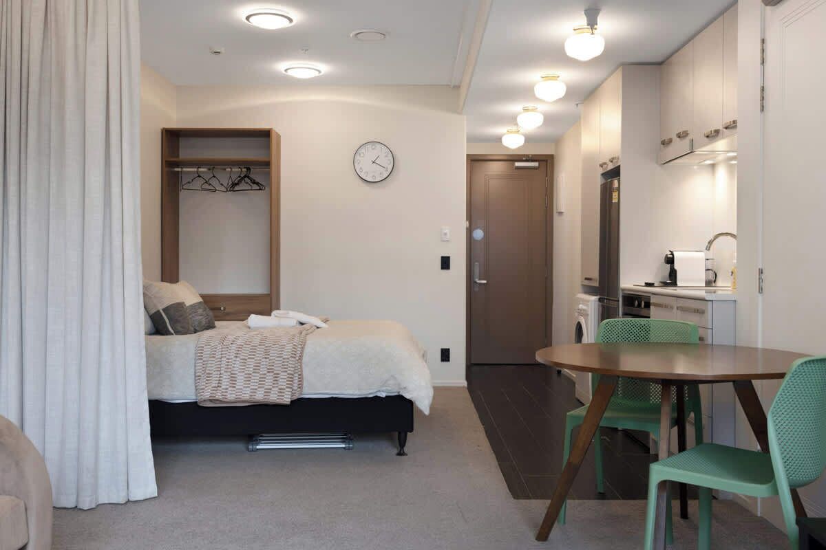 1 slaapkamer, een strijkplank/strijkijzer, wifi, beddengoed