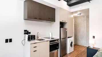 Coffee/tea maker, fridge, microwave, oven