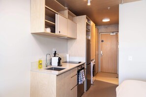 茶具/咖啡用具、冰箱、微波炉、烤箱