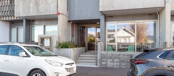 Petone Studio - Balcony, Bath Tub, Sleeps 2