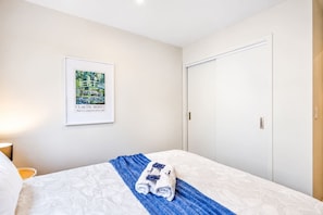 1 habitación, tabla de planchar con plancha, wifi y ropa de cama
