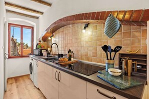 Fridge, microwave, stovetop, coffee/tea maker