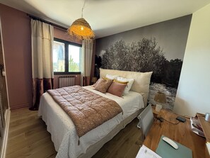 4 chambres, fer et planche à repasser, Wi-Fi, draps fournis