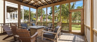 Spacious & Stylish Retreat in Redbud Park