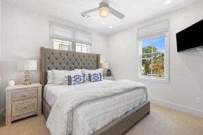 6 bedrooms, iron/ironing board, WiFi, bed sheets - Spacious & Stylish Retreat in Redbud Park (Eufaula)