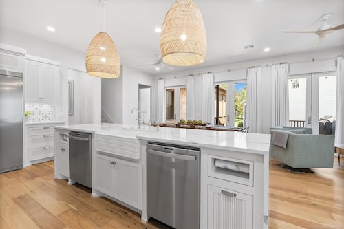 Spacious & Stylish Retreat in Redbud Park