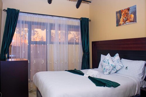 Spacious 18-bedroom lodge in gorgeous Kadoma with WiFi, comfy beds and many more