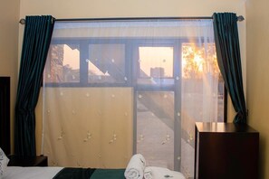 9 bedrooms, WiFi, bed sheets
