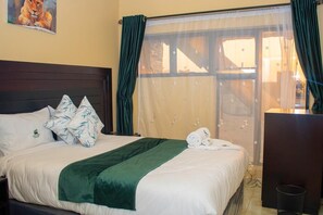 9 bedrooms, WiFi, bed sheets