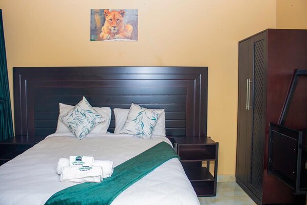 9 bedrooms, WiFi, bed sheets