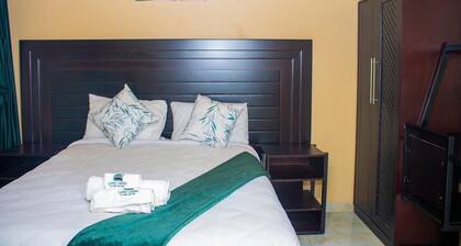 Spacious 18-bedroom lodge in gorgeous Kadoma with WiFi, comfy beds and many more