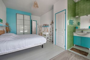 2 عدّة غرف نوم ومكواة/لوح كي