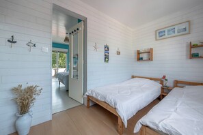 2 bedrooms, iron/ironing board