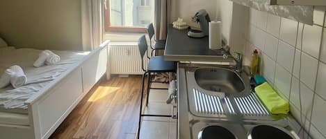 1 chambre, bureau, fer et planche à repasser, Wi-Fi gratuit