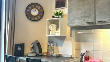 冰箱、炉灶、茶具/咖啡用具、电热水壶