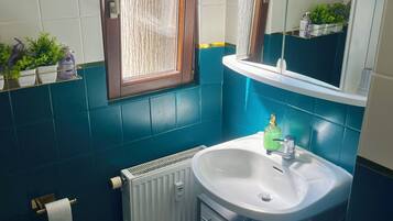 Bruser, hårtørrer, håndklæder, Sæbe