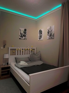 1 chambre, bureau, fer et planche à repasser, Wi-Fi gratuit