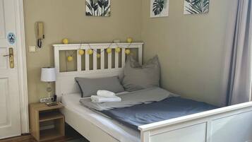 1 habitación, escritorio, tabla de planchar con plancha y wifi gratis