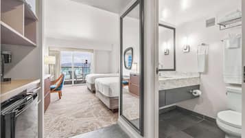 Desk, iron/ironing board, WiFi, bed sheets