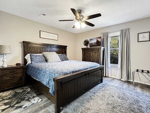 3 bedrooms, iron/ironing board, WiFi, bed sheets