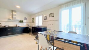 Fridge, microwave, oven, stovetop - The Cliffs - O Refuxio da Luz (Xove)