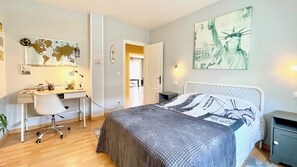 3 dormitorios, escritorio, tabla de planchar con plancha y wifi