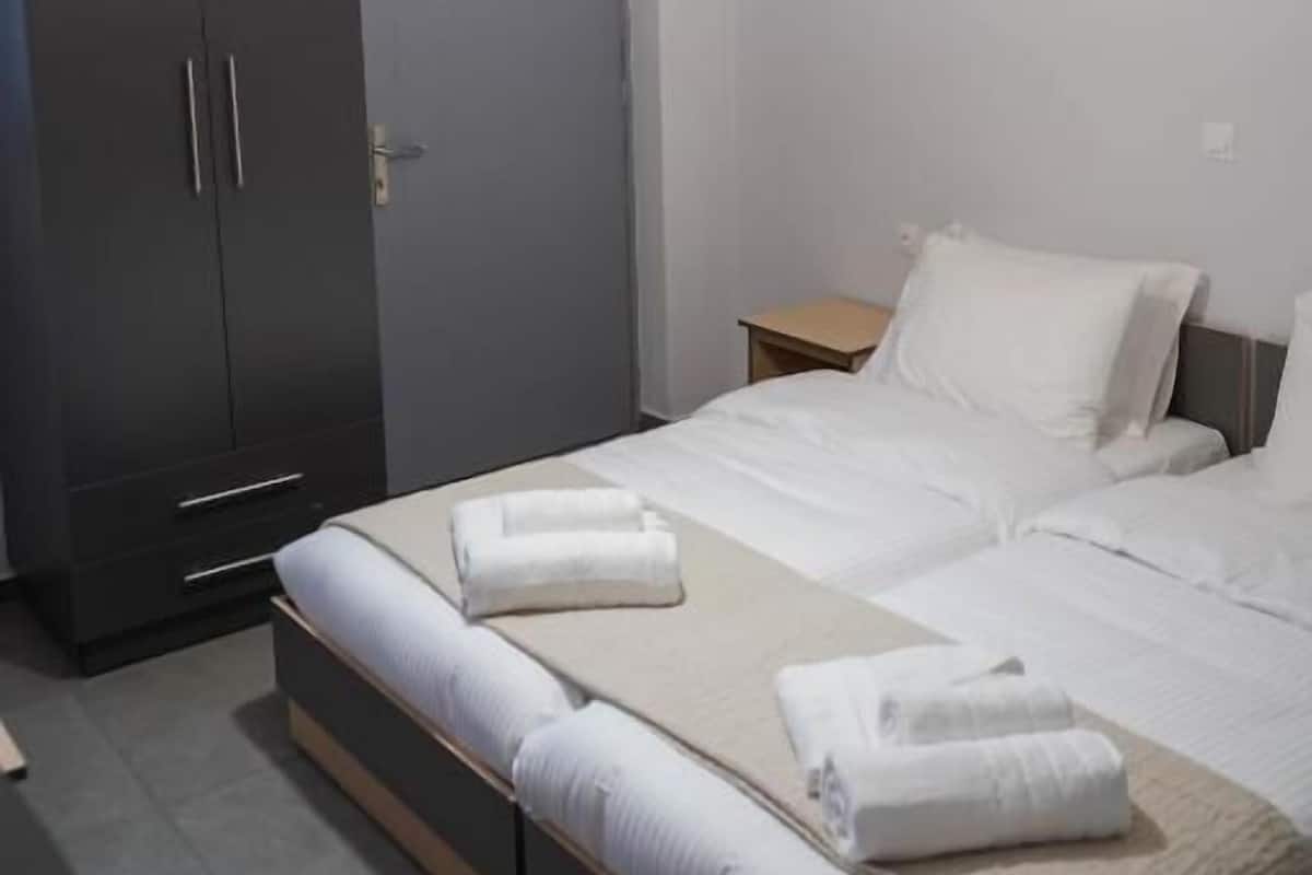 Comfort Double Room-Lower Level | Pillowtop beds, in-room safe, soundproofing, iron/ironing board