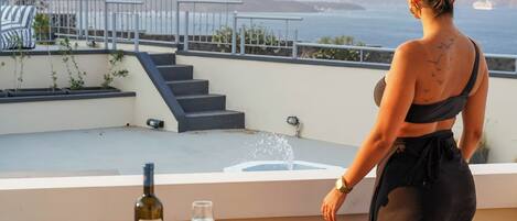 Junior Suite with Caldera View & Shared Pool | 1 bedroom, in-room safe, iron/ironing board, free WiFi
