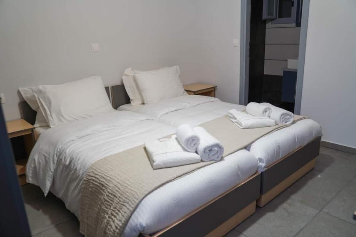 Economy Underground Cozy | 1 bedroom, in-room safe, iron/ironing board, free WiFi